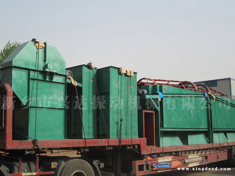 Bucket lift, drum screen